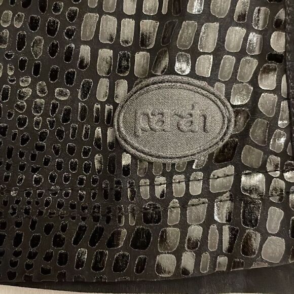 PARAH PAREO COVER.  BLACK SHINY ANIMAL PRINT FRONT. MICROFIBER BACK.  NEW - Picture 10 of 10